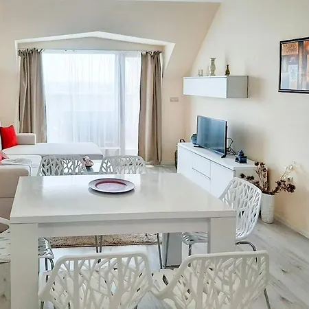 Beachfront Panoramic Flat @ South Bay Apartment *