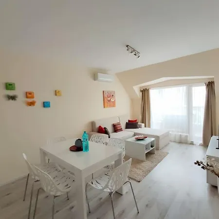 Beachfront Panoramic Flat @ South Bay Apartment *