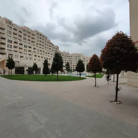 Beachfront Panoramic Flat @ South Bay ヴァルナ