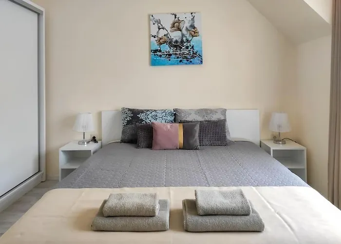 Beachfront Panoramic Flat @ South Bay アパート ヴァルナ