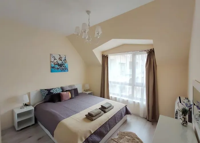 Beachfront Panoramic Flat @ South Bay ヴァルナ