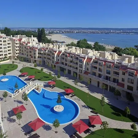 Beachfront Panoramic Flat @ South Bay Apartman